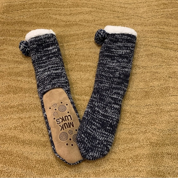 Muk Luks Navy & Gray Slipper Socks NWOT. One size fits all - Picture 1 of 9